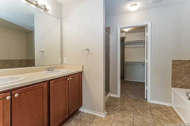 $2,145 | 419 Eastern Phoebe, San Antonio, TX 78253