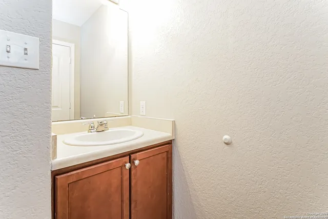 $2,145 | 419 Eastern Phoebe, San Antonio, TX 78253