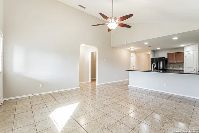 $2,145 | 419 Eastern Phoebe, San Antonio, TX 78253