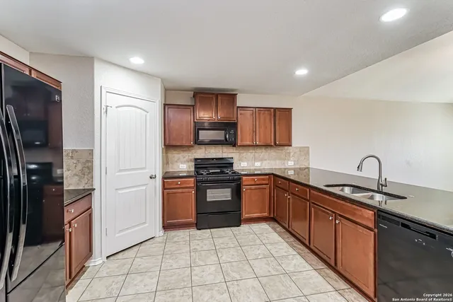 $2,145 | 419 Eastern Phoebe, San Antonio, TX 78253