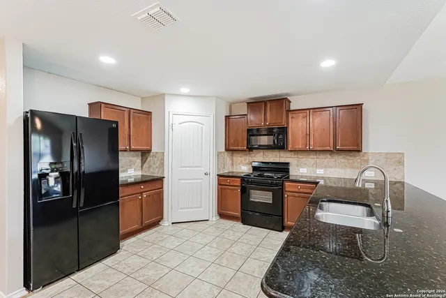 $2,145 | 419 Eastern Phoebe, San Antonio, TX 78253