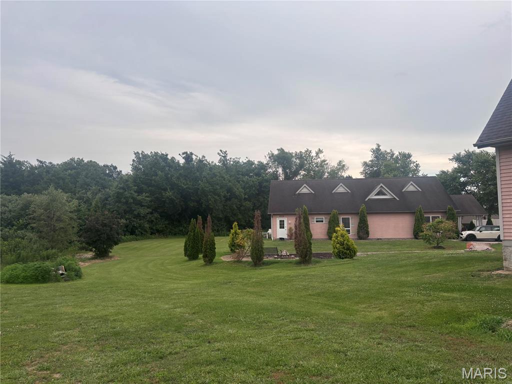 42 Hickory Road Nashville, IL 62263 - Photo 2 of 4