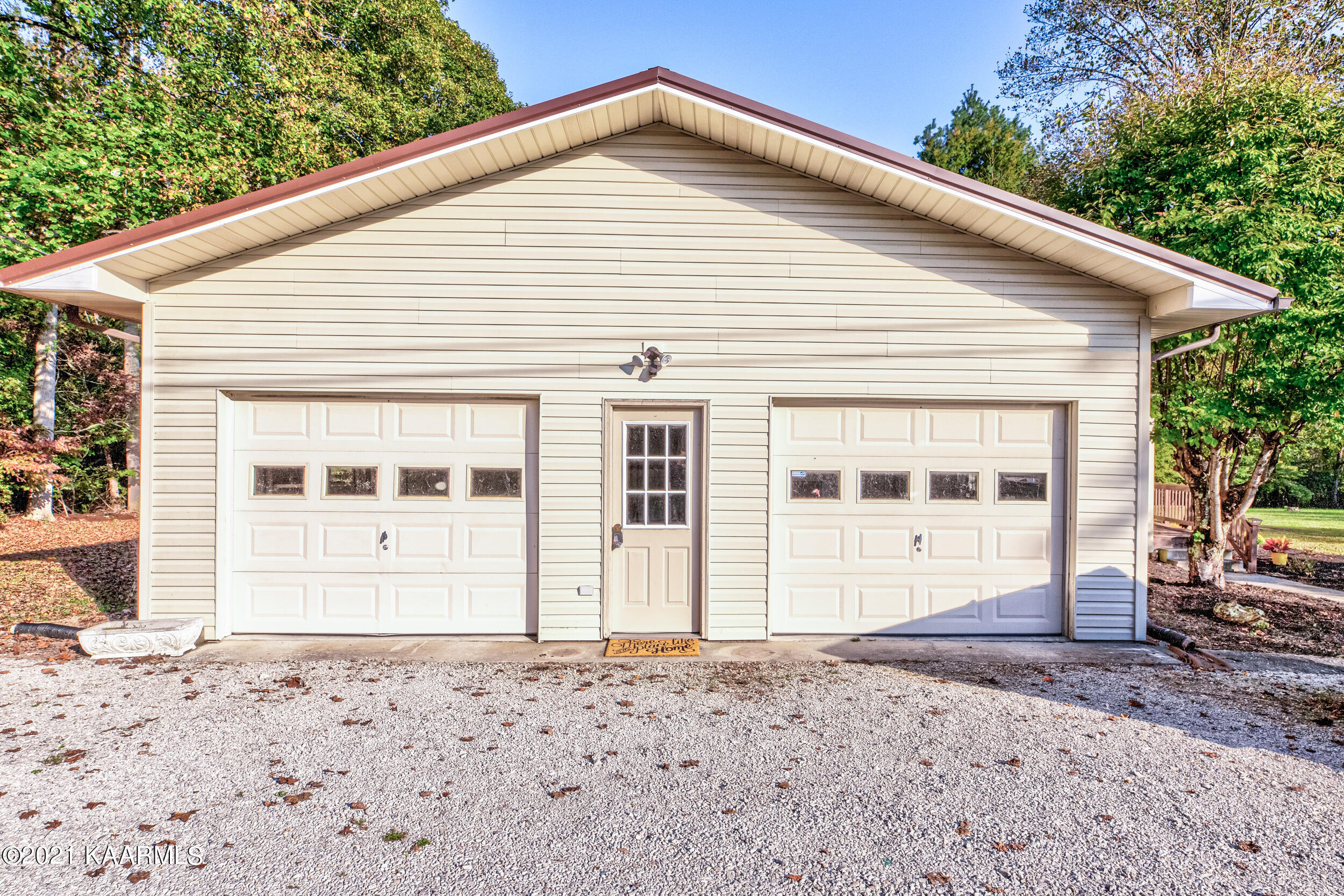 2349 Buffalo Road Oneida, TN 37841 - Photo 3 of 41 Side view of garage