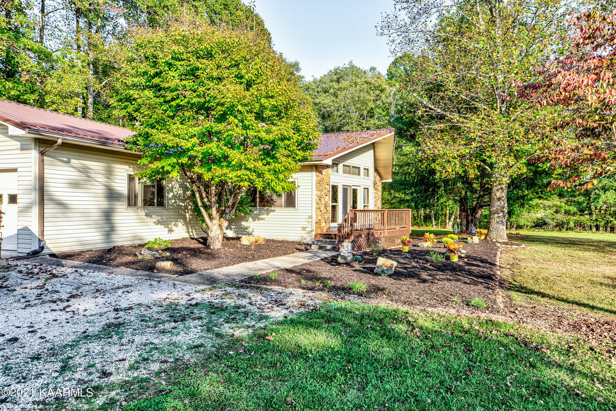2349 Buffalo Road Oneida, TN 37841 - Photo 4 of 41 Nice side view