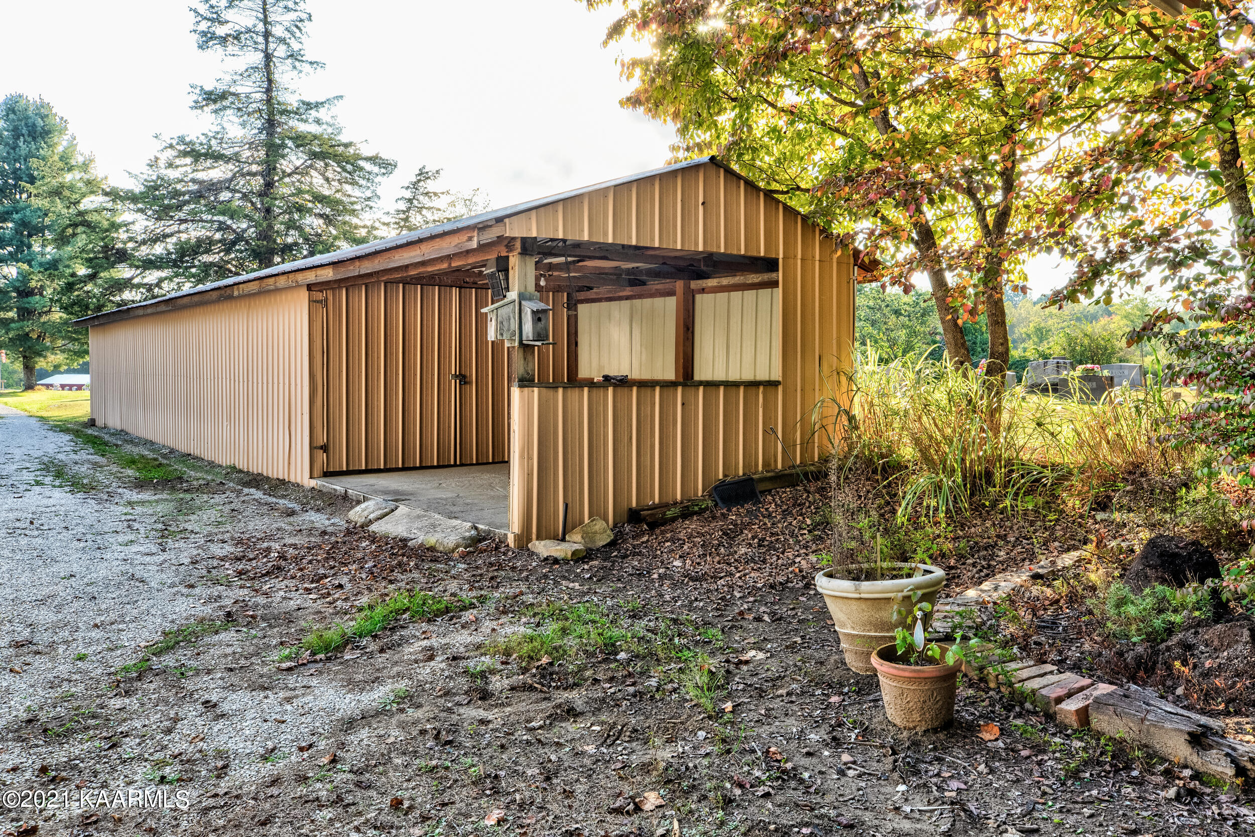 2349 Buffalo Road Oneida, TN 37841 - Photo 33 of 41 Storage / Workshop