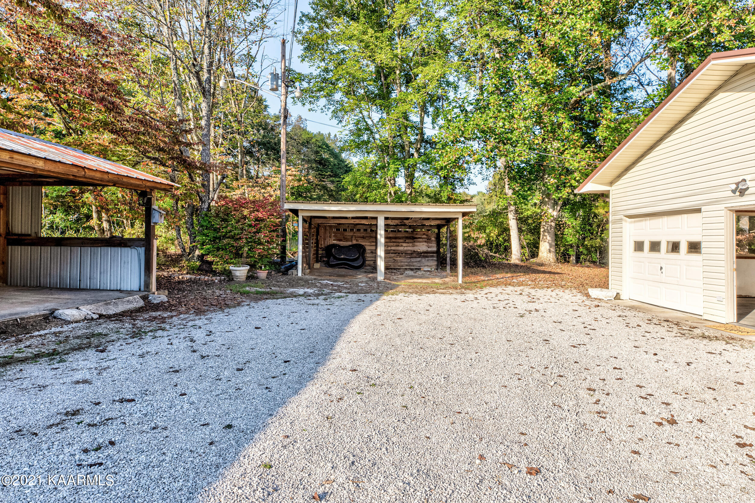 2349 Buffalo Road Oneida, TN 37841 - Photo 5 of 41 Extra carport/Workspace