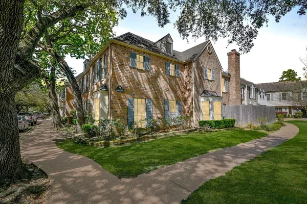 $2,500 | 13240 Trail Hollow Drive, Unit 3240, Houston, TX 77079