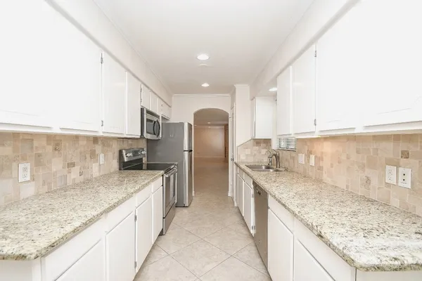 $2,500 | 13240 Trail Hollow Drive, Unit 3240, Houston, TX 77079