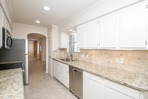 $2,500 | 13240 Trail Hollow Drive, Unit 3240, Houston, TX 77079