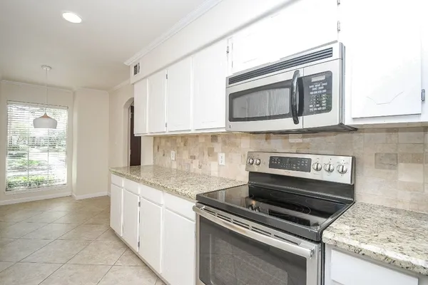 $2,500 | 13240 Trail Hollow Drive, Unit 3240, Houston, TX 77079