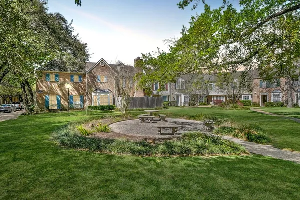 $2,500 | 13240 Trail Hollow Drive, Unit 3240, Houston, TX 77079