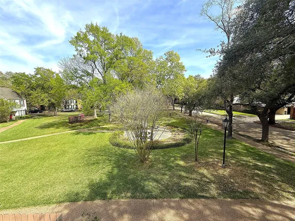 $2,500 | 13240 Trail Hollow Drive, Unit 3240, Houston, TX 77079