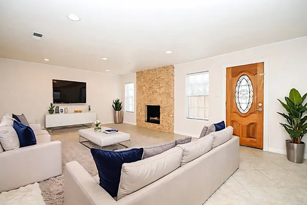 $2,500 | 13240 Trail Hollow Drive, Unit 3240, Houston, TX 77079