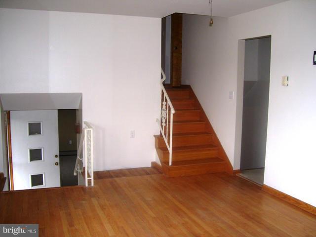 11911 Old Legislative Road Southwest Midlothian, MD 21532 - Photo 4 of 30 Living Room