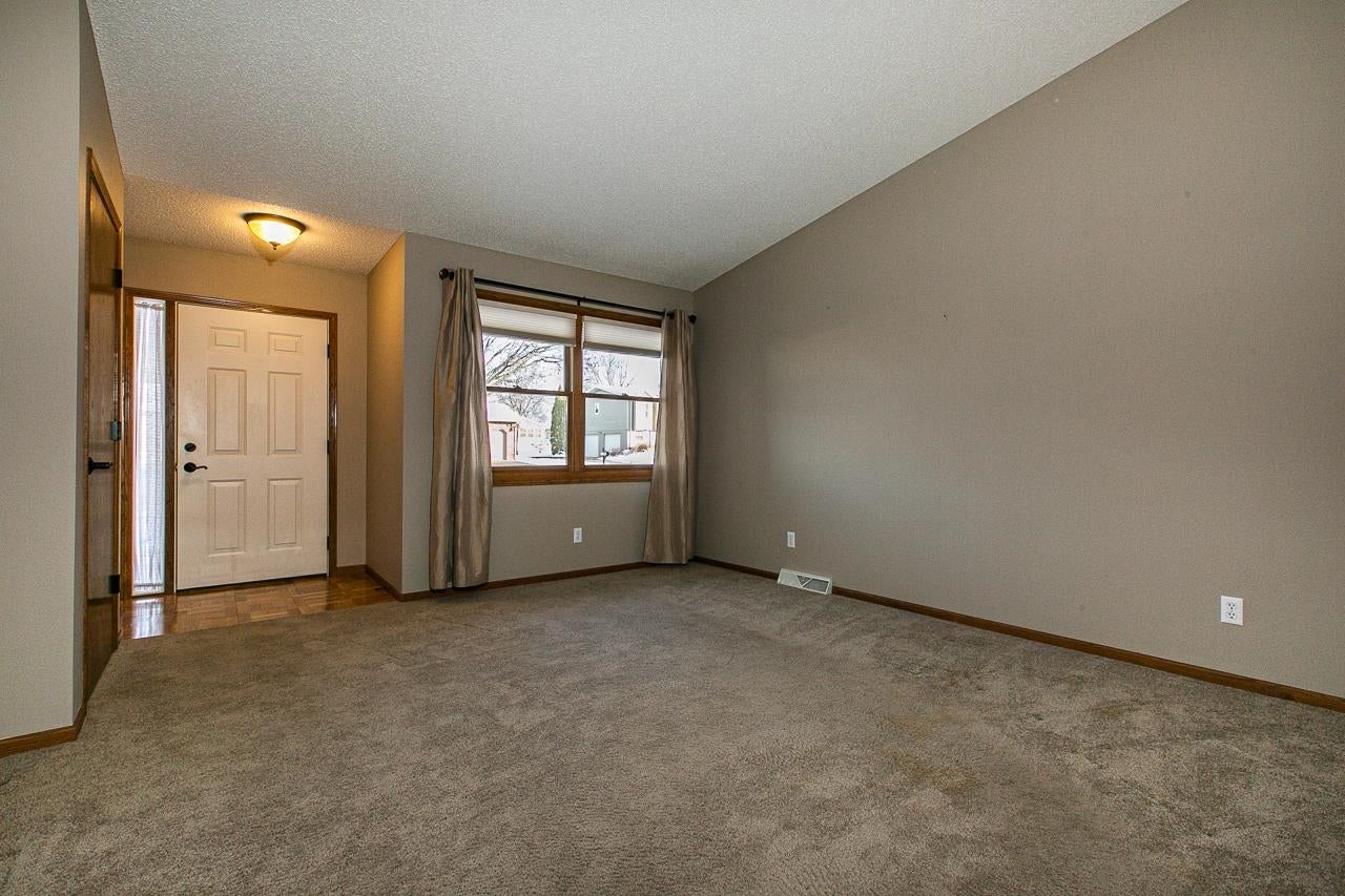 2165 Crown Point Road Dubuque, IA 52002 - Photo 3 of 35 Gallery Image 3