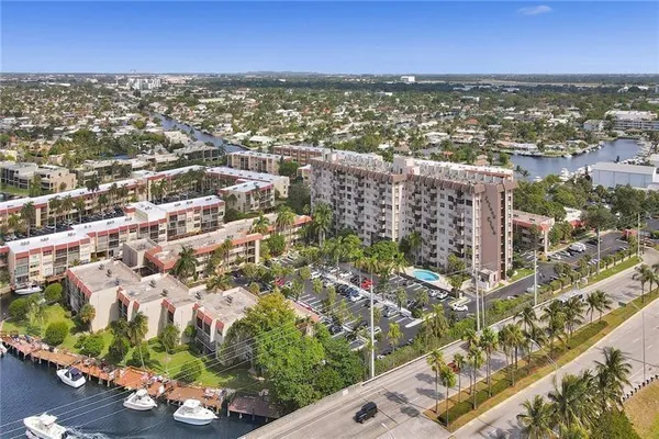 $2,200 | 777 South Federal Highway, Unit PH 16, Pompano Beach, FL 33062