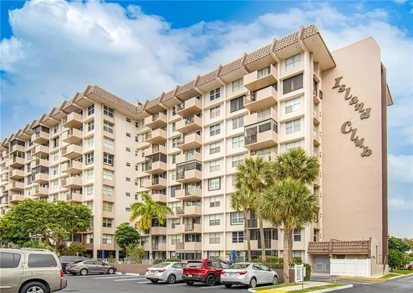 $2,200 | 777 South Federal Highway, Unit PH 16, Pompano Beach, FL 33062