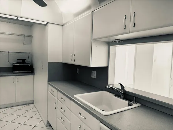 $2,200 | 777 South Federal Highway, Unit PH 16, Pompano Beach, FL 33062