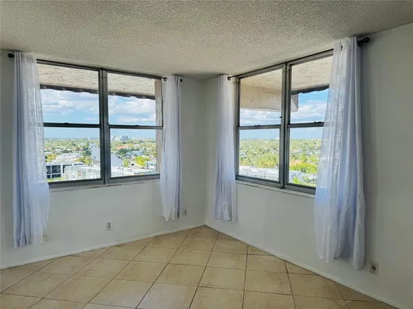 $2,200 | 777 South Federal Highway, Unit PH 16, Pompano Beach, FL 33062