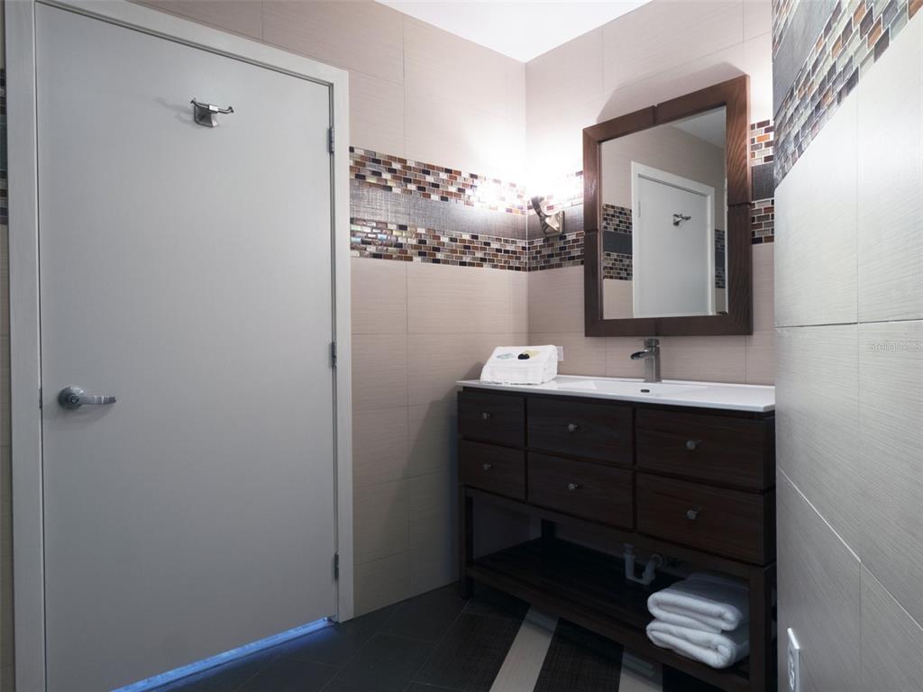 525 East Jackson Street Orlando, FL 32801 - Photo 27 of 65 a bathroom with a sink and mirror