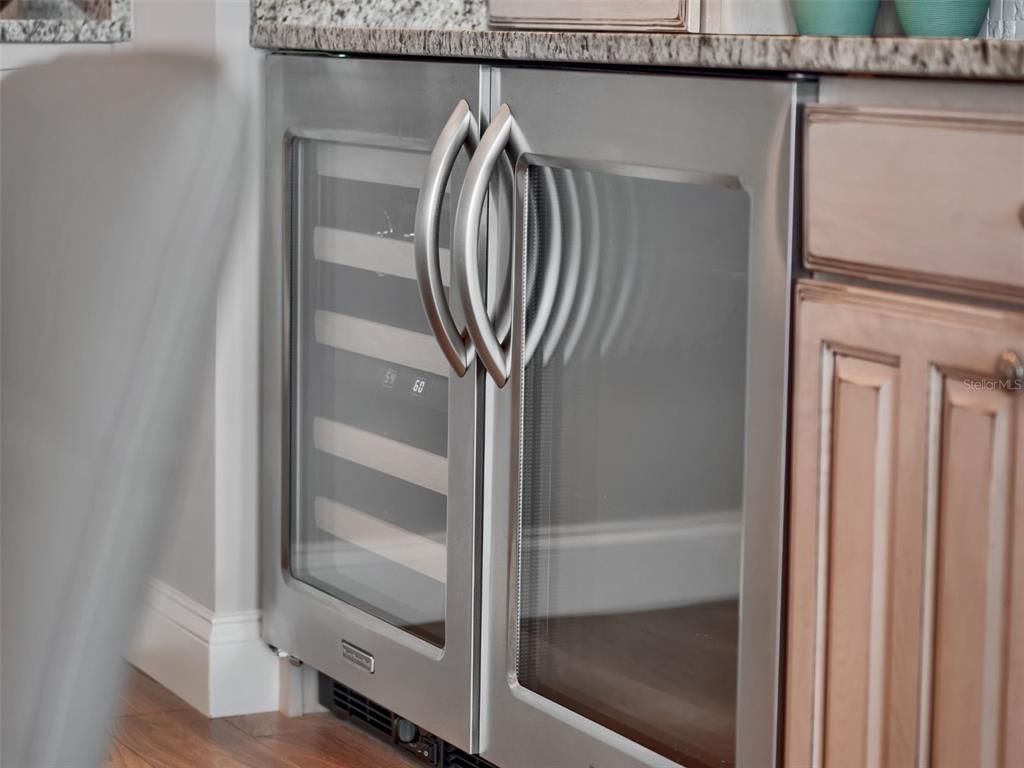 525 East Jackson Street Orlando, FL 32801 - Photo 44 of 65 a close view of closet