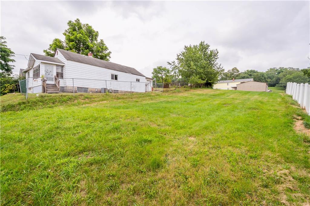 352 Pershing Avenue Houston, PA 15342 - Photo 3 of 19