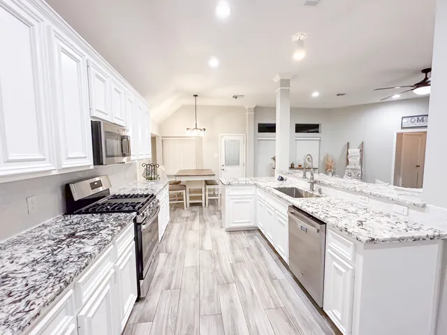 $378,500 | 3722 Paigewood Drive, Pearland, TX 77584