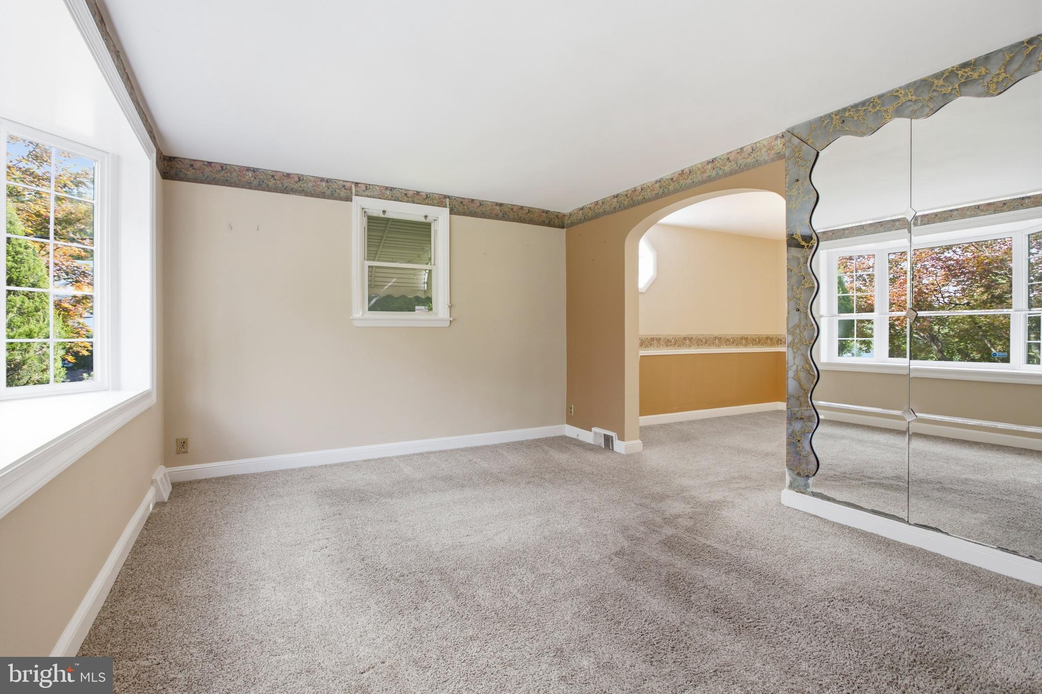 293 Friendship Road Drexel Hill, PA 19026 - Photo 4 of 43 Gallery Image 4