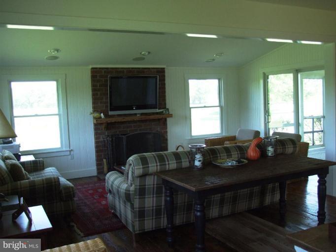 28026 Villa Road Easton, MD 21601 - Photo 6 of 29 Family Room