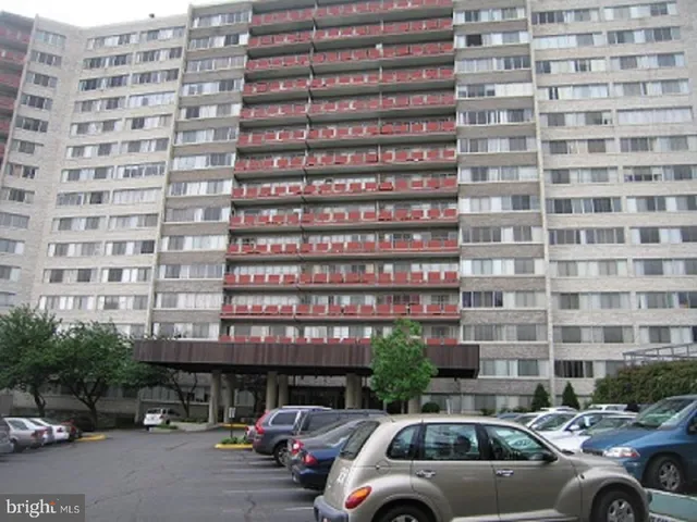 $1,900 | 5340 Holmes Run Parkway, Unit 301, Alexandria, VA 22304