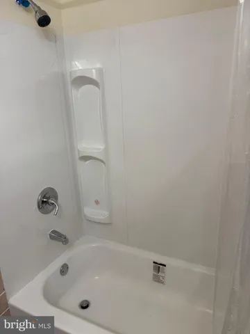 $1,900 | 5340 Holmes Run Parkway, Unit 301, Alexandria, VA 22304