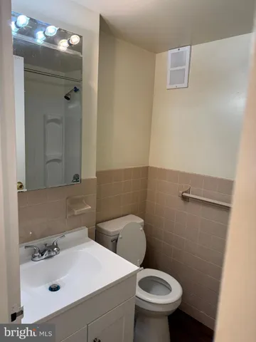 $1,900 | 5340 Holmes Run Parkway, Unit 301, Alexandria, VA 22304