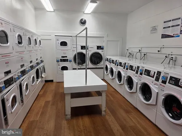 $1,900 | 5340 Holmes Run Parkway, Unit 301, Alexandria, VA 22304