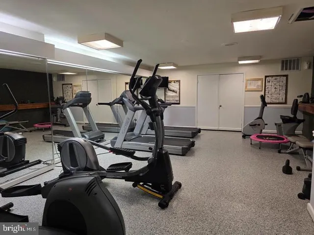 $1,900 | 5340 Holmes Run Parkway, Unit 301, Alexandria, VA 22304