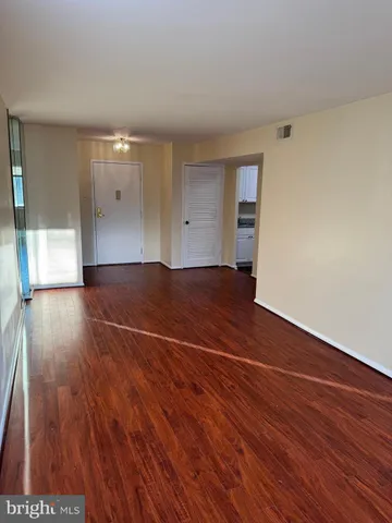 $1,900 | 5340 Holmes Run Parkway, Unit 301, Alexandria, VA 22304