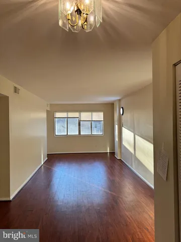 $1,900 | 5340 Holmes Run Parkway, Unit 301, Alexandria, VA 22304