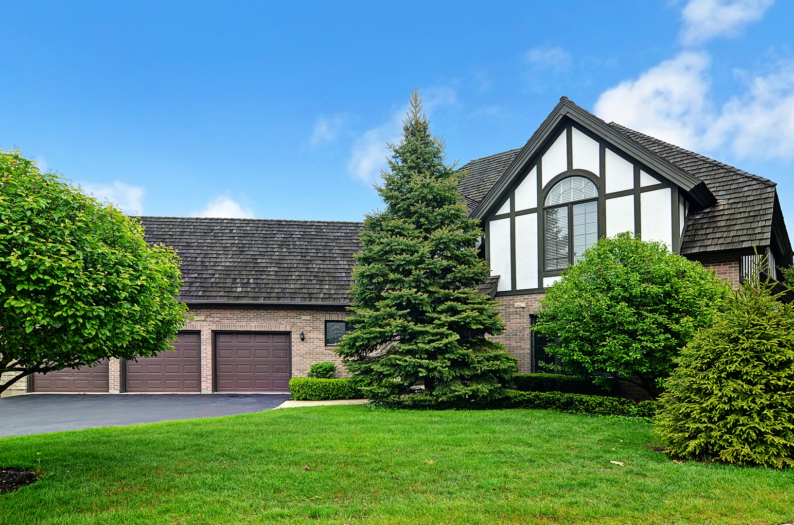 601 Kenmare Drive Burr Ridge, IL 60527 - Photo 1 of 27