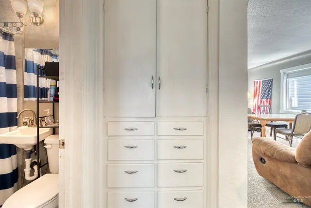 $300,000 | 212 South 16th Avenue, Caldwell, ID 83605