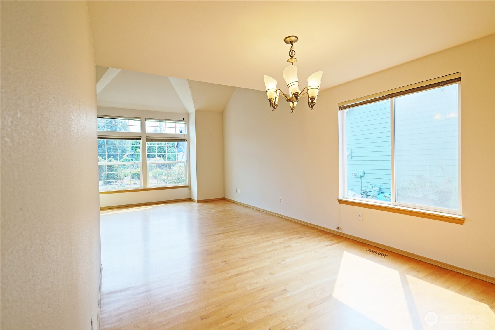 4006 Northeast 18th Street Renton, WA 98056 - Photo 10 of 37 Gallery Image 10