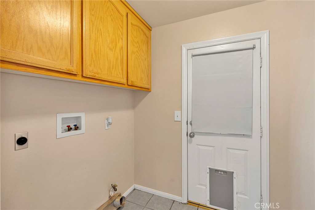 6271 Smoke Tree Road Phelan, CA 92371 - Photo 8 of 28 Indoor Laundry Room