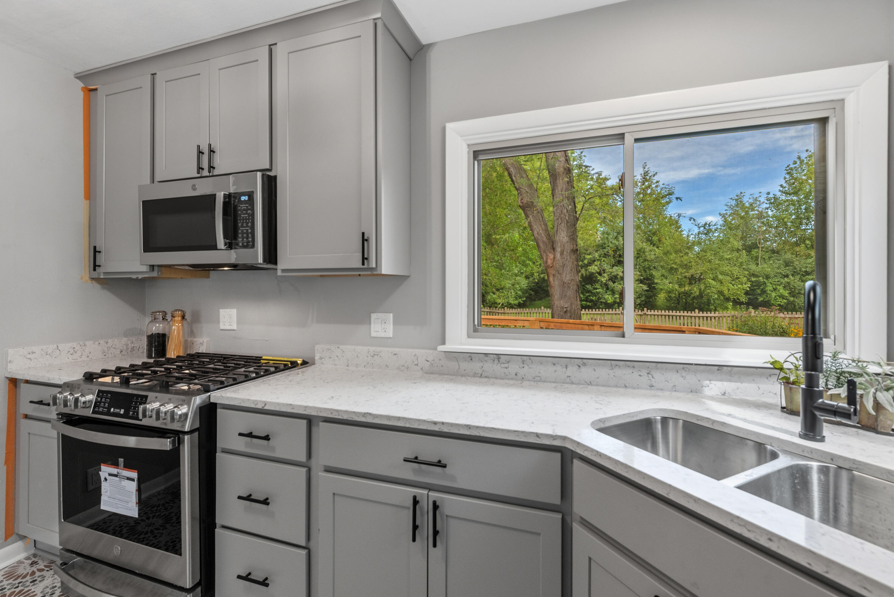 4418 West Mequon Road Mequon, WI 53092 - Photo 8 of 37 kitchen