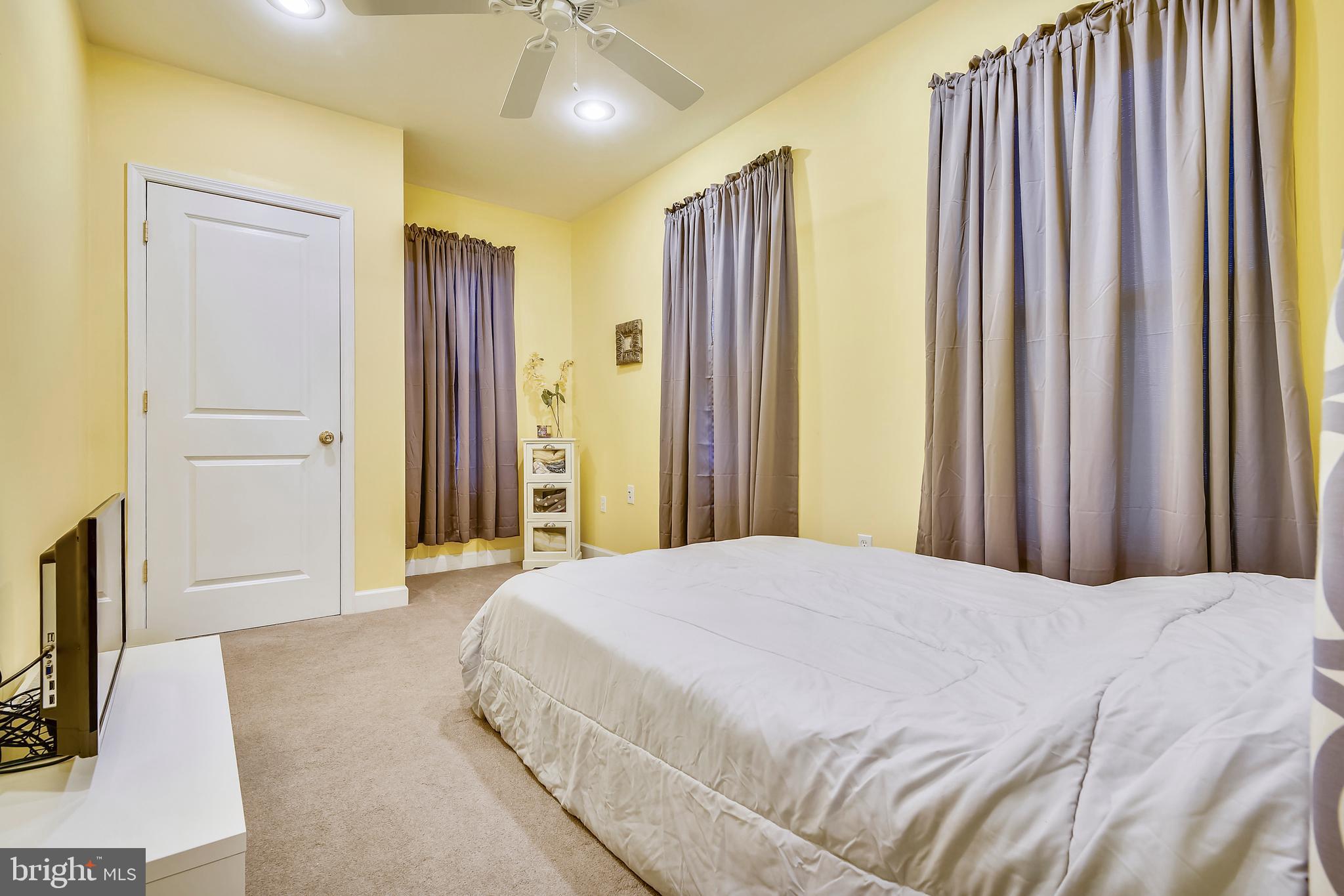 3917 Ridgecroft Road Baltimore, MD 21206 - Photo 5 of 35