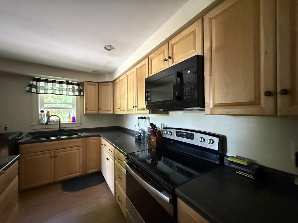 309 Bradford Road Newport, NH 03773 - Photo 2 of 11