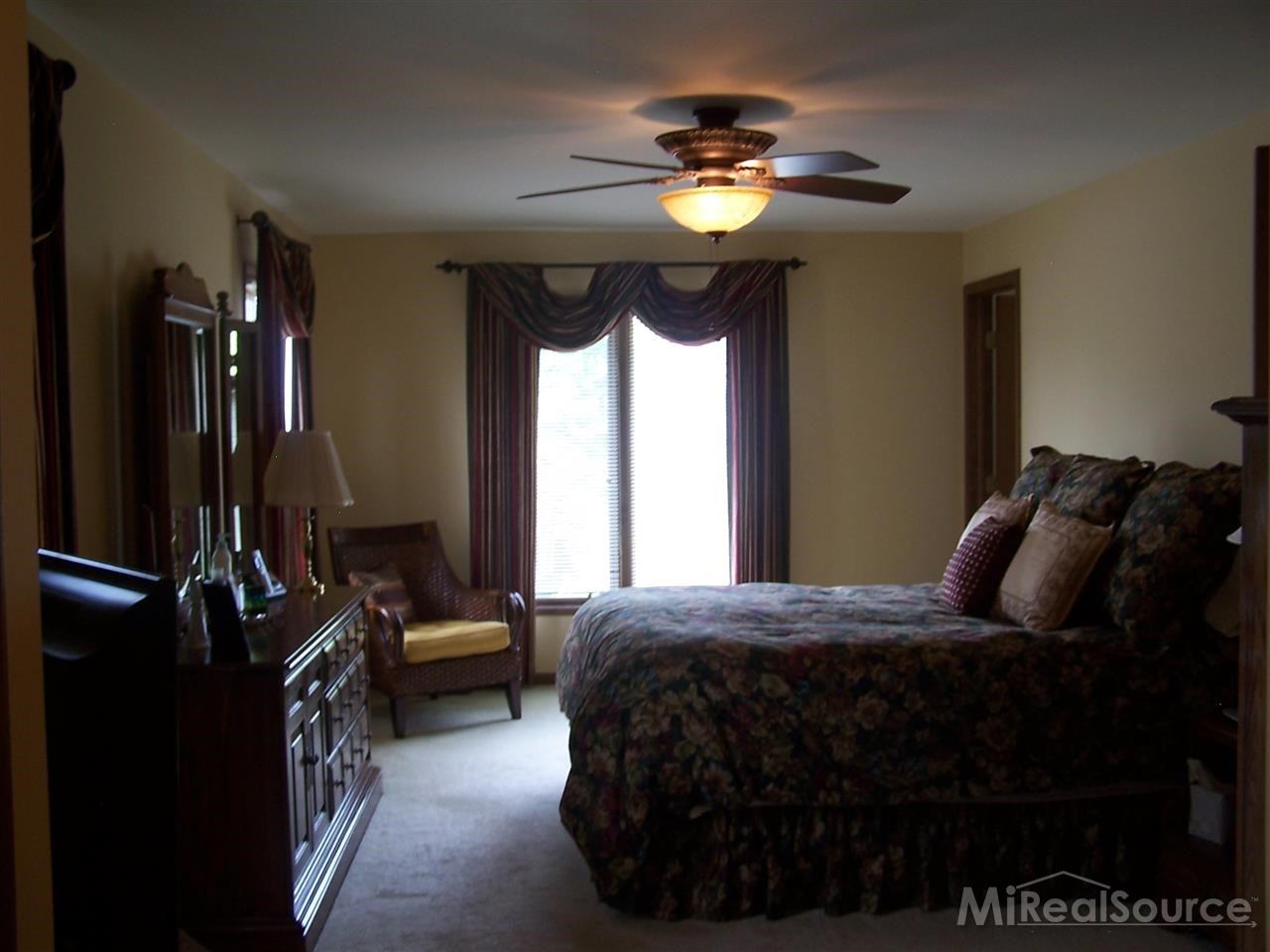 332 Silvervale Drive Rochester, MI 48309 - Photo 19 of 25 31195186-18.JPG