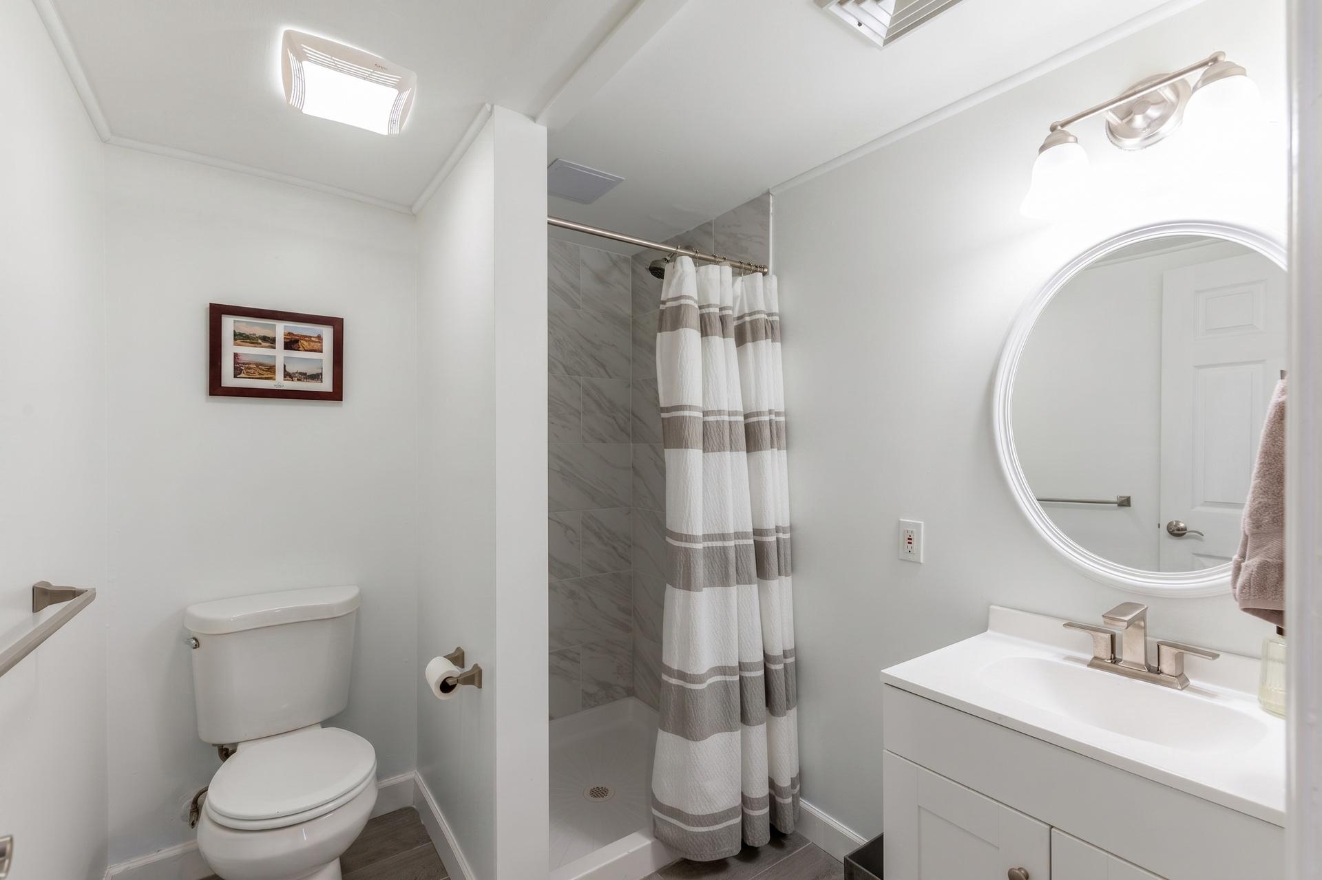 54 Highview Terrace Dover, NJ 07801 - Photo 26 of 35 a bathroom with a toilet a sink and a mirror