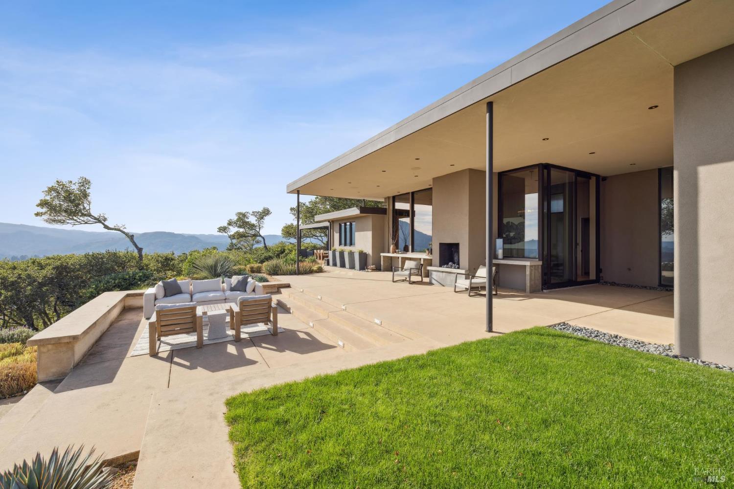 87 Oakmont Avenue San Rafael, CA 94901 - Photo 13 of 92