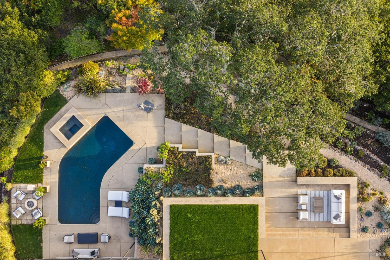 87 Oakmont Avenue San Rafael, CA 94901 - Photo 5 of 92