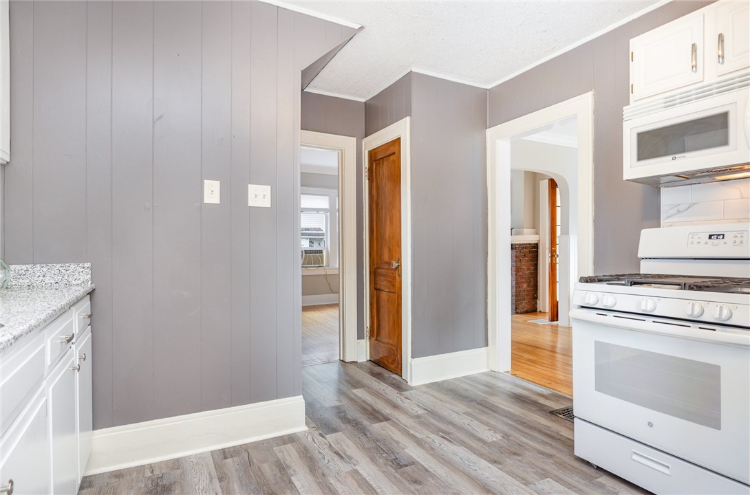 115 Spencer Road Irondequoit, NY 14609 - Photo 10 of 28