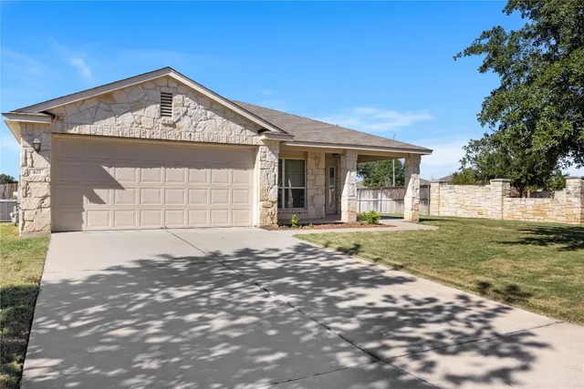 $320,000 | 401 South Hunting Lodge Lane, Bastrop, TX 78602