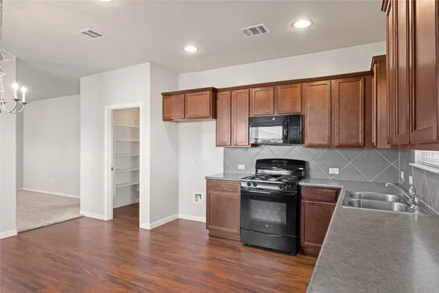 $320,000 | 401 South Hunting Lodge Lane, Bastrop, TX 78602